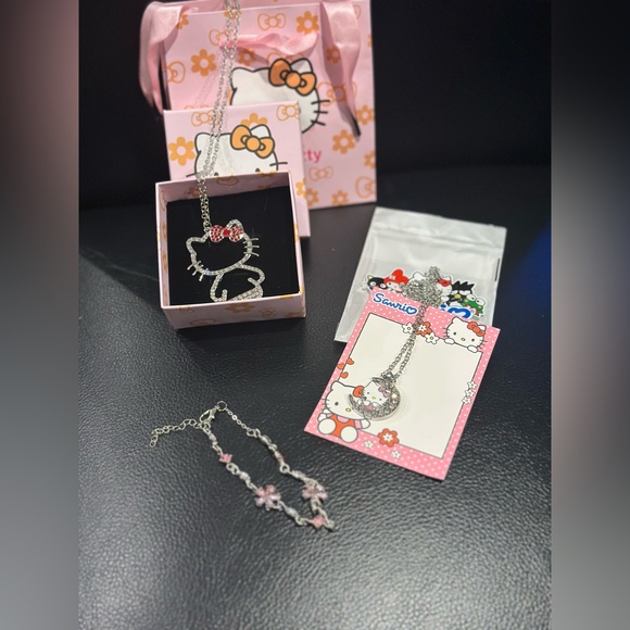 🎁💘2 FOR $15 BUNDLE New with gift box and bag- Hello Kitty necklaces - Picture 5 of 5